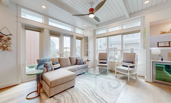 Port Aransas Cabin | Resort Pools, Golf Cart Boardwalk to the Beach