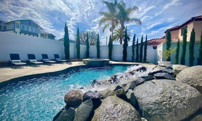Fire Mountain House | Resort Style Home with Hot Jacuzzi, Relaxing Pool & Patio and Cozy Living Spaces