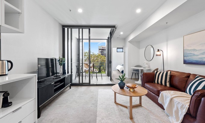 South Brisbane Apartment | Resort-Style Living! ~ 1Bed/1Bath/1Car