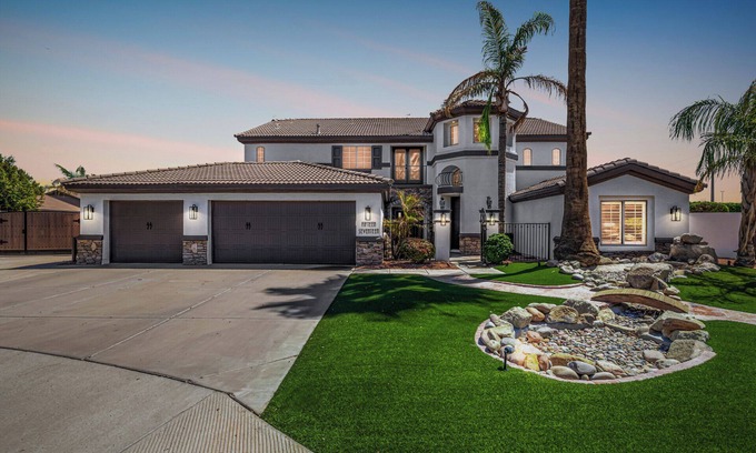East Mesa House | Resort-Style Luxury ~ Pool, Hot Tub, Water Slide, Sports Courts & Family Fun