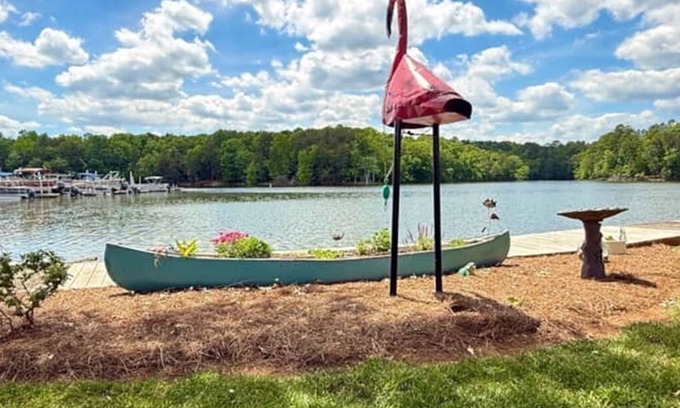 New London House | Rest at Badin Lake