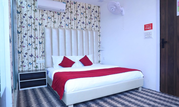 Pitampura Hotel | Rest easy, stay well, at our guest house