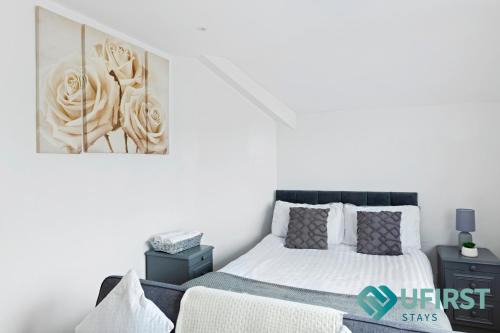 Woodthorpe House | Restful 3BR House - Hot Tub - Near Castle, QMC - City Centre & Trent Bridge - Free WiFi & Parking - Sleeps 6