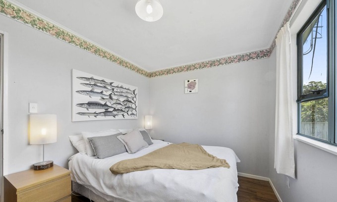 Waikanae House | Restful on Rutherford - Waikanae Beach Holiday Home