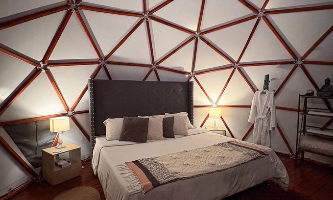 San Francisco Cottage | Resurreeccion