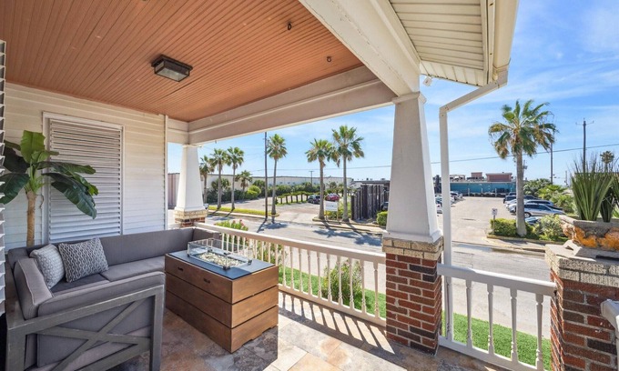 Galveston House | Retreat At The Beach