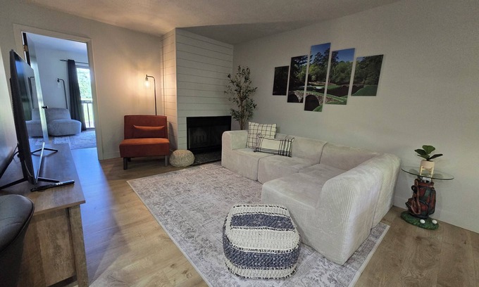 Rathdrum Condo | Retreat on the Green - Extended Stay Haven - near Coeur d'Alene