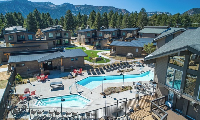 Mammoth Lakes Hotel | Retreat Steps From Devils Postpile & Trails Near Mammoth Mountain Skiing