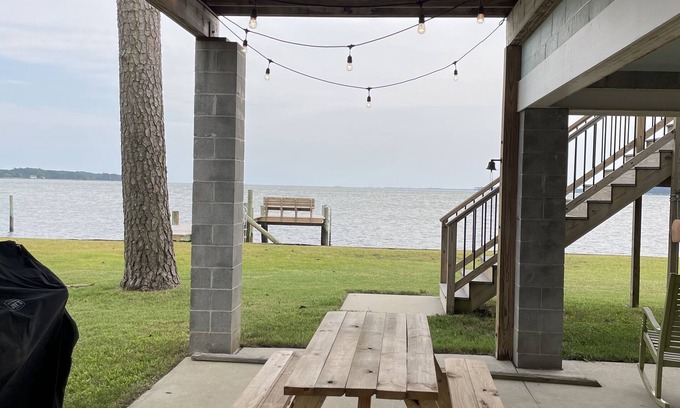 Dutton Cottage | Retreat to a quiet, waterfront getaway!