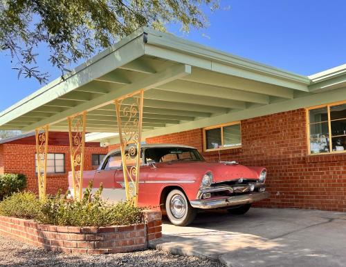 Tucson House | Retro 50's mid century modern home