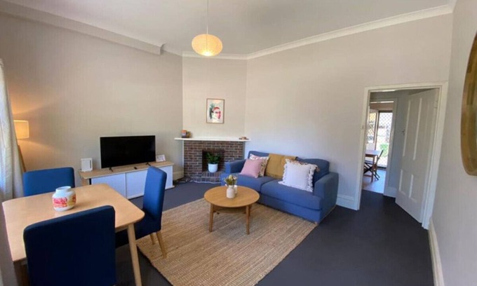 Fremantle Apartment | Retro Apt meters from Bathers Beach