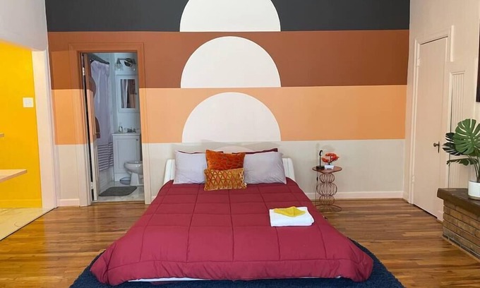 Downtown Apartment | Retro Chic 70s studio in the Heart of the City