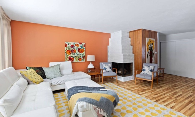 Rochester House | *Retro Fun* 3 BDRM - Sleeps 5 - Pet Friendly!