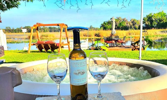 Hernando House | Retro glamping on the lake