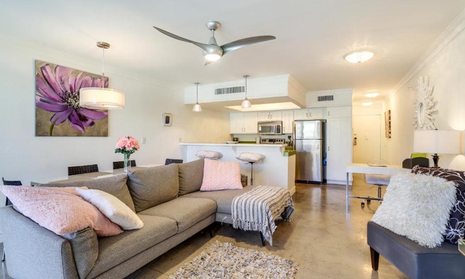 Twin Palms Apartment | Retro-Inspired Palm Springs Condo with Pool View!