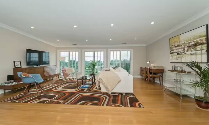 Mount Adams Apartment | Retro Modern 2 Bdrm 2 Bath Condo near to Eden Park