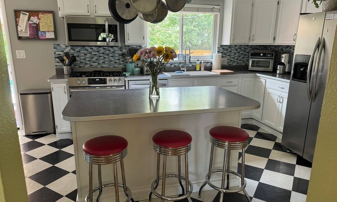 Littleton House | Retro modern house with Pool, AC, great patio, stocked kitchen - No cleaning fee