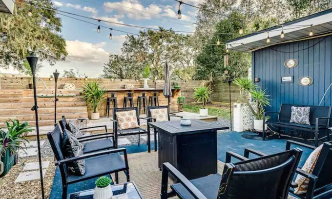 Lake Bentley House | Retro Retreat, central lkld Mid-Mod home with POOL