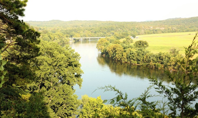 Calico Rock House | Retro River View Home in Calico Rock