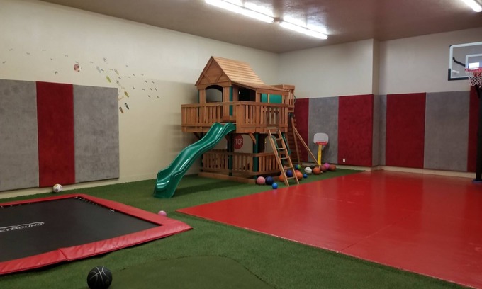 Garden City House | Reunion Retreat and Playhouse with indoor playground 46 people max.