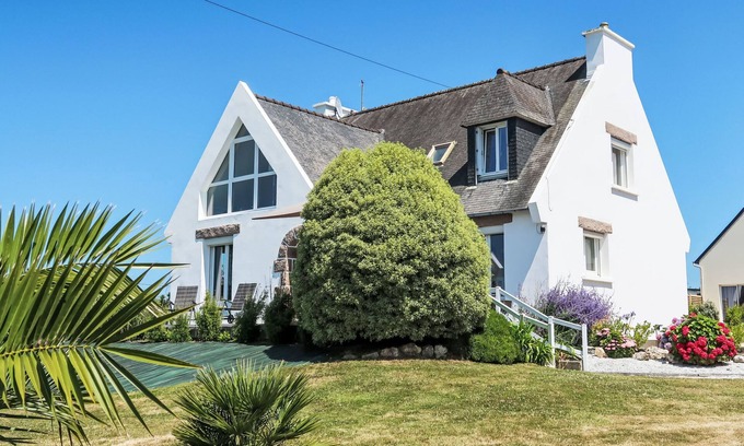 Locquirec House | Reve de Mer by Interhome