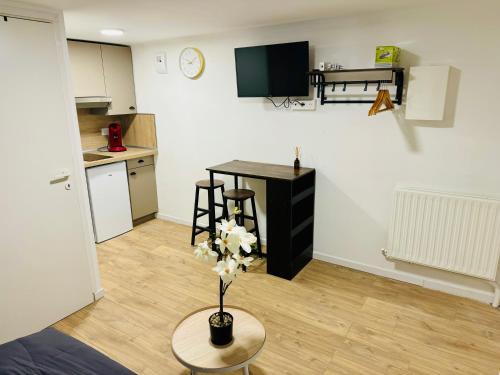 Verneuil-en-Halatte Apartment | Rez-de-jardin équipé