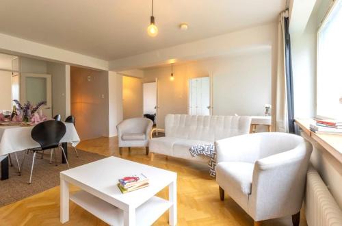 Aviapolis Apartment | RH 90 m2 and free parking only 3 min with a car from the airport