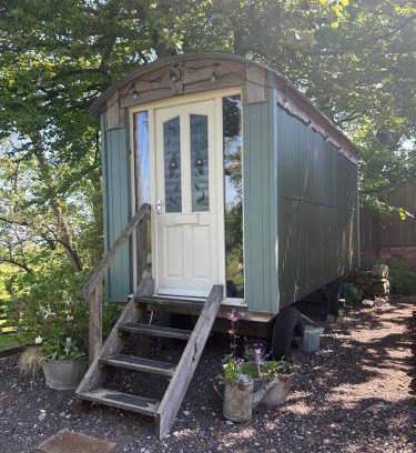 Cauldon House | Rhodes To Serenity - Waterfall Shepherds Hut
