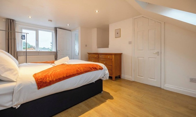 Cambridge House | Rhone - Spacious 5 Bedroom Orchard Haven