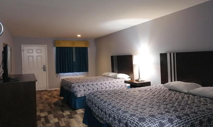 Crystal City Hotel | Riata Inn - Crystal City