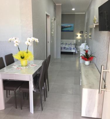 Chiesiola House | RICCIARDELLI HOLIDAY HOMES in paese di fronte al Mare