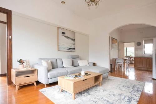 Richmond North House | Richmond Delights - 4 Bedrooms and a Big Backyard