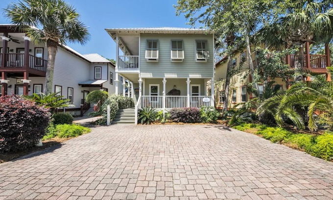 Santa Rosa Beach Cottage | Ride Your bike to Seaside or Enjoy the Sandy Beaches!
