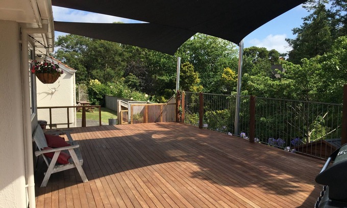 Havelock North House | Ridgetop Retreat set amongst Beautiful Trees