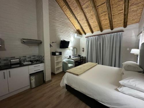 Oudtshoorn Apartment | Riempie Estate Self-Catering