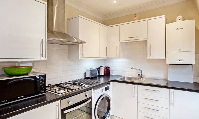 Winchester Apartment | Right in the heart of Winchester with Castle View