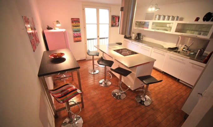 Ceret House | Right next to the Ramparts, central to the main square, on a quiet alley