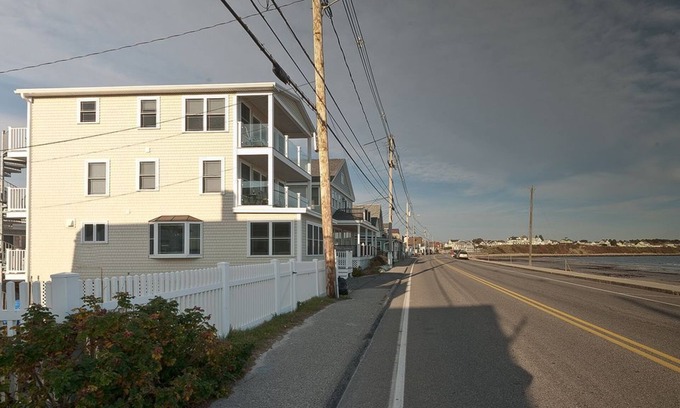 York Beach Apartment | Right on Long Sands Beach!