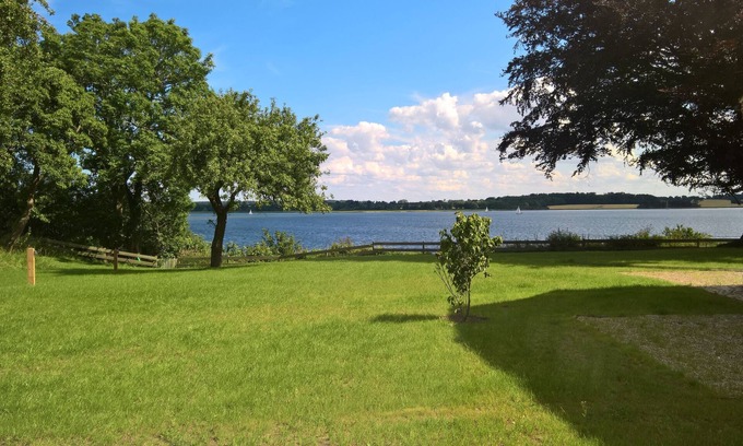 Rabenkirchen-Faulueck House | Right on the Schleiufer