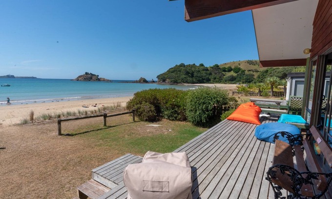 Te Ngaire House | Right on the Beach! - Fabulous Te Ngaire Bay
