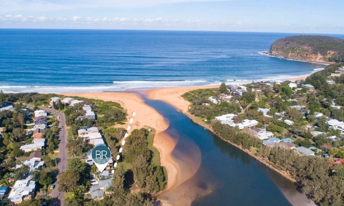 Copacabana House | Right on the lake, easy access to beach all one level