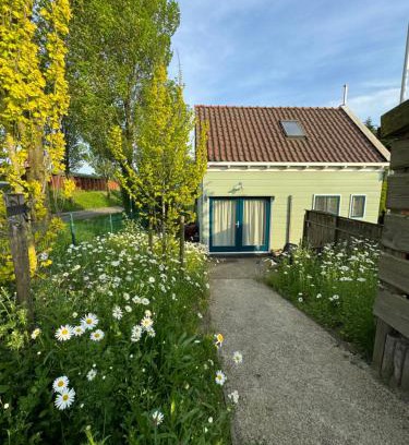 Amsterdam North House | Rina's House - authentiek houten gastenverblijf