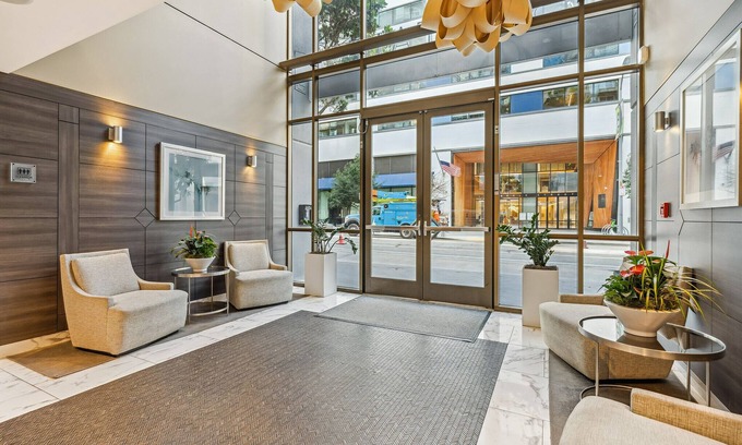 Rincon Hill Apartment | Rincon Hill 1 BR w/Office by Anyplace - 11447