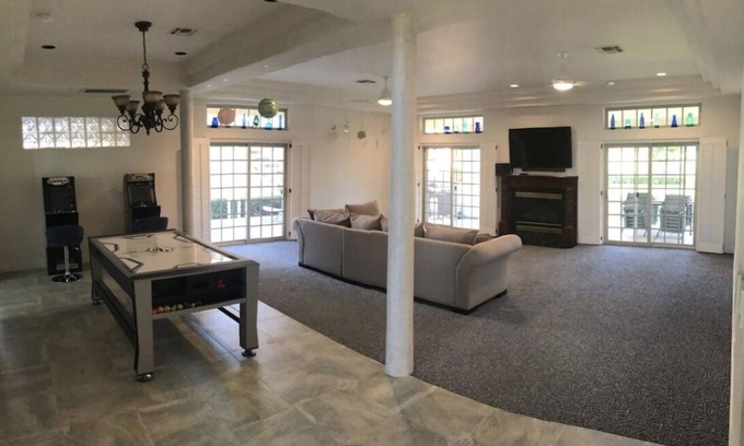 Bakersfield House | Rio Bravo Country Club Beautiful Custom Home