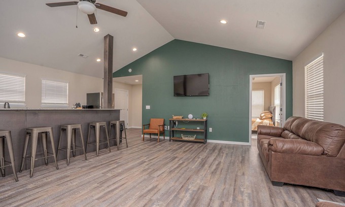 Dallas County House | Ripple: Cozy Cabin, Big Adventure Near Bennett Spring and the Niangua River