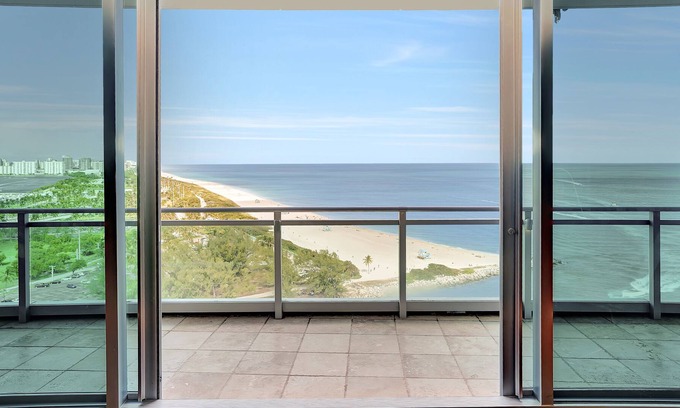 Bal Harbour Apartment | RITZY OCEANFRONT SUITE Bal Harbour