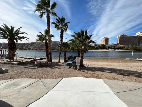 Bullhead City Apartment | RIV A HOLIC
