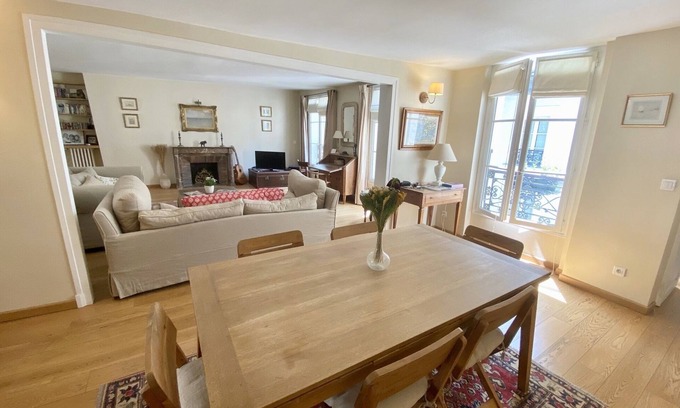 Saint-Thomas-d'Aquin Apartment | RIVE GAUCHE - RIVOLI/LOUVRE Type 3/4 approx. 100m2 in absolute calm