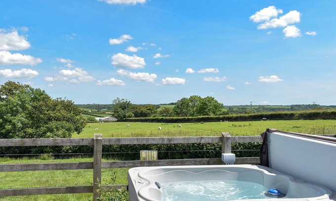North Tamerton Cottage | Rivendell Glamping Pod - UK11881
