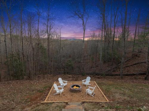 Morganton House | Rivendell - Stunning Views, Fireplace, Hot Tub, Billiards Table, Outdoor Fire Pit - Morganton, GA